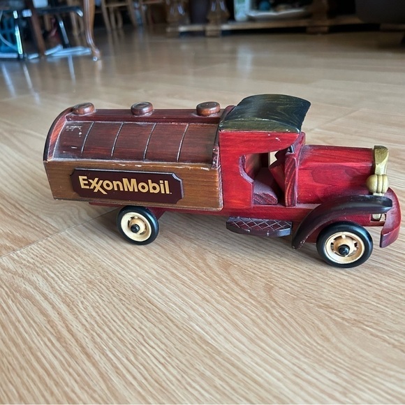 Vintage Maple Ridge Farms Exxon Mobil Wooden Truck - Picture 1 of 10